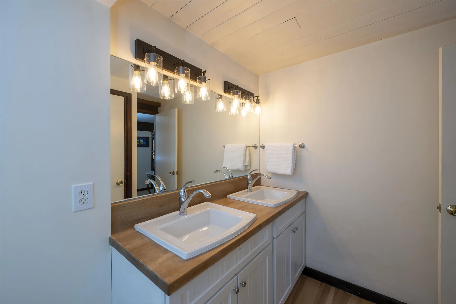 1877 Willard Road Hartford VT 05059