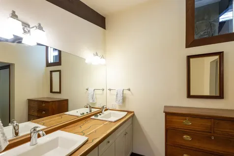 1877 Willard Road Hartford VT 05059