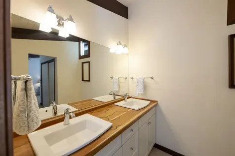 1877 Willard Road Hartford VT 05059
