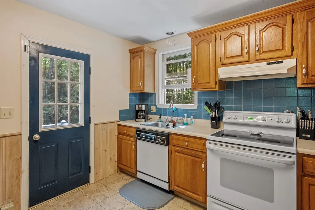 728 East Side Drive Alton NH 03809