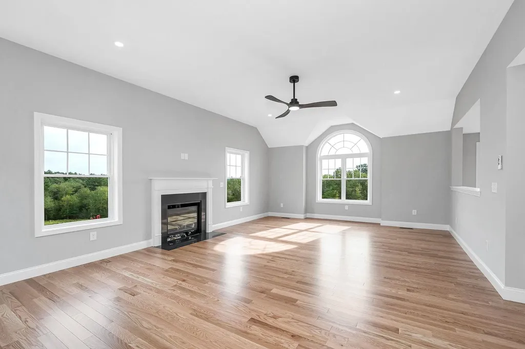 54 Thistlewood Drive Pelham NH 03076