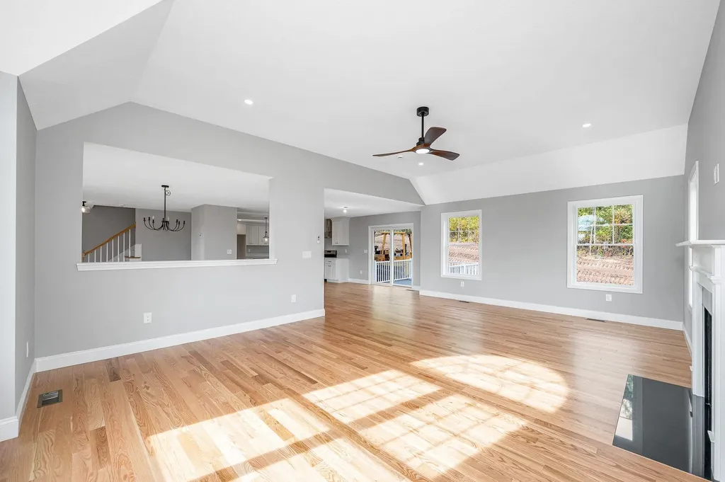 54 Thistlewood Drive Pelham NH 03076