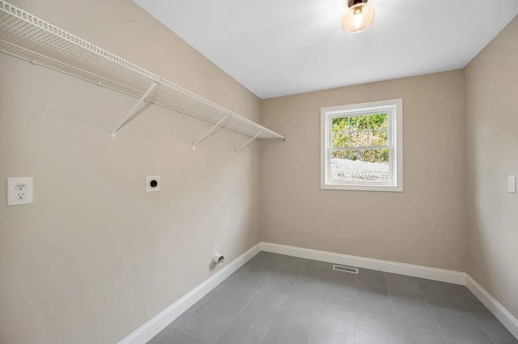 54 Thistlewood Drive Pelham NH 03076