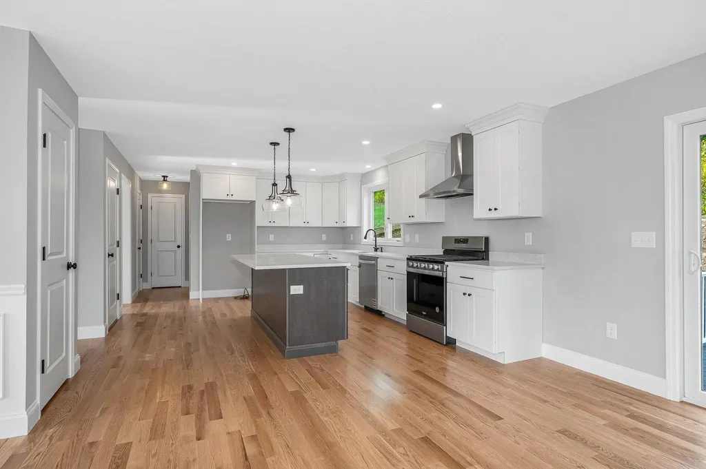 54 Thistlewood Drive Pelham NH 03076