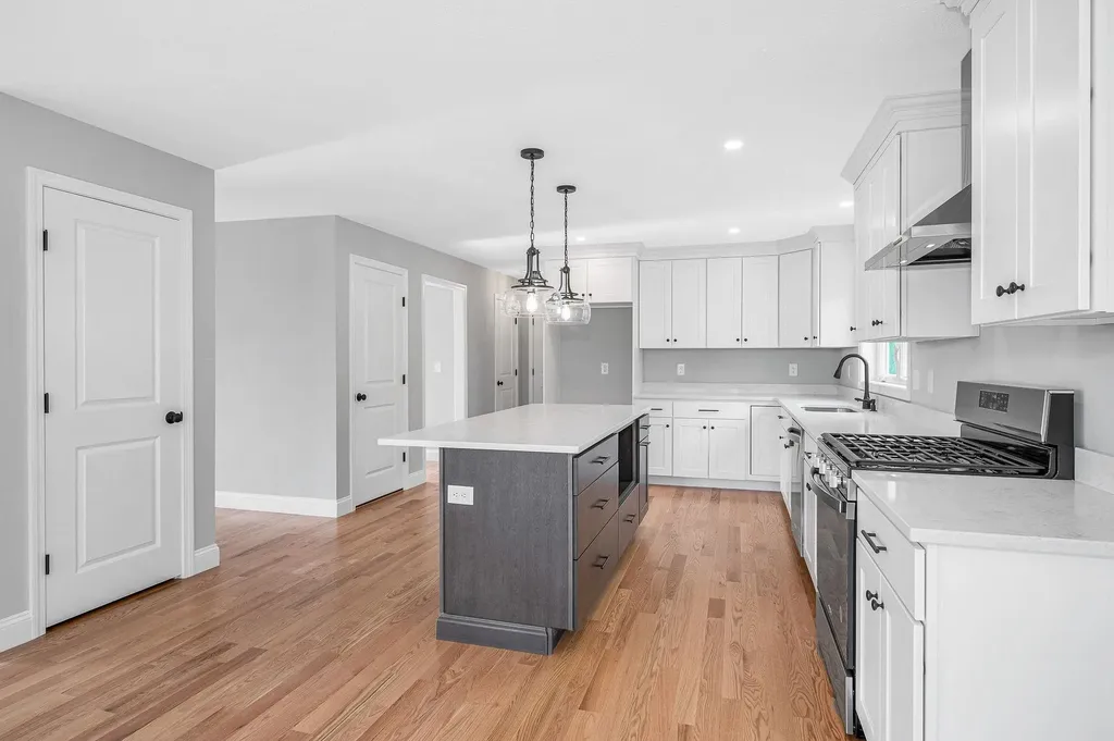 54 Thistlewood Drive Pelham NH 03076