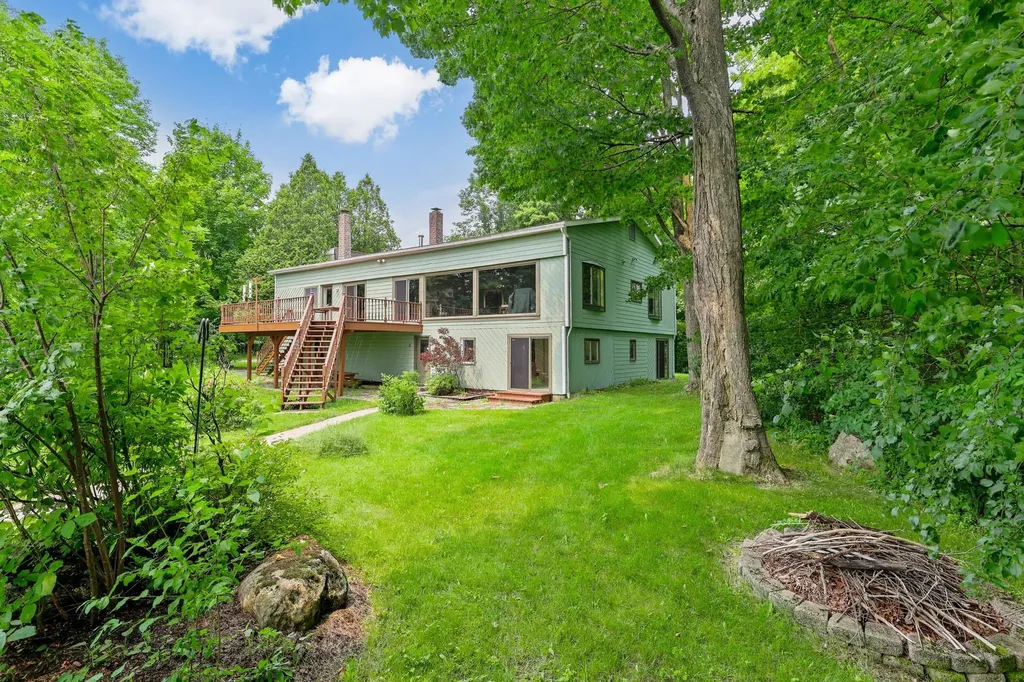 81 Top Deck Lane Newport Town VT 05857