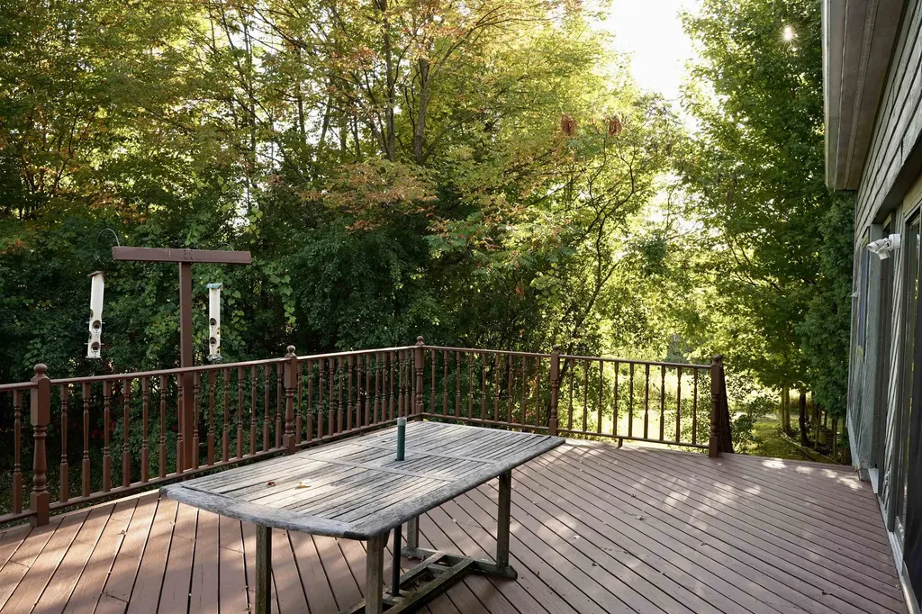 81 Top Deck Lane Newport Town VT 05857