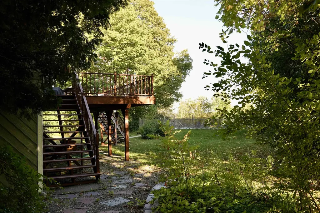 81 Top Deck Lane Newport Town VT 05857