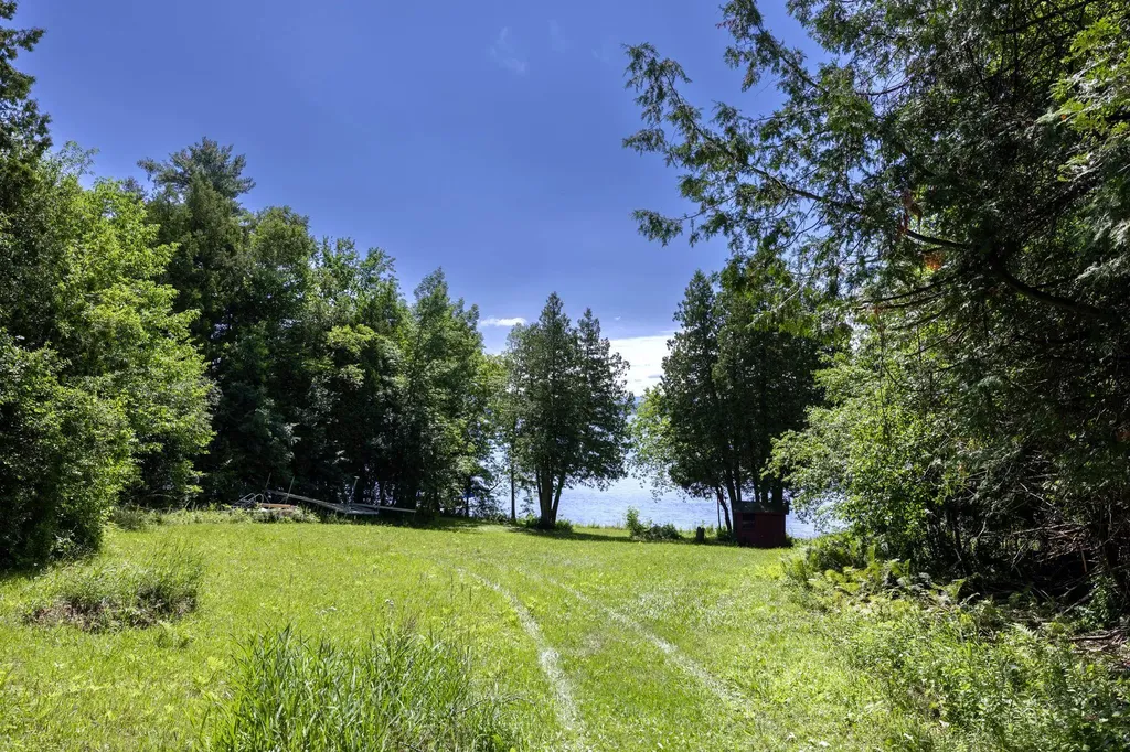 81 Top Deck Lane Newport Town VT 05857