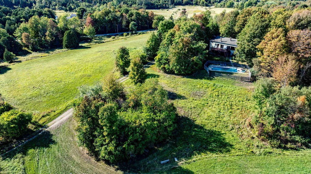 81 Top Deck Lane Newport Town VT 05857