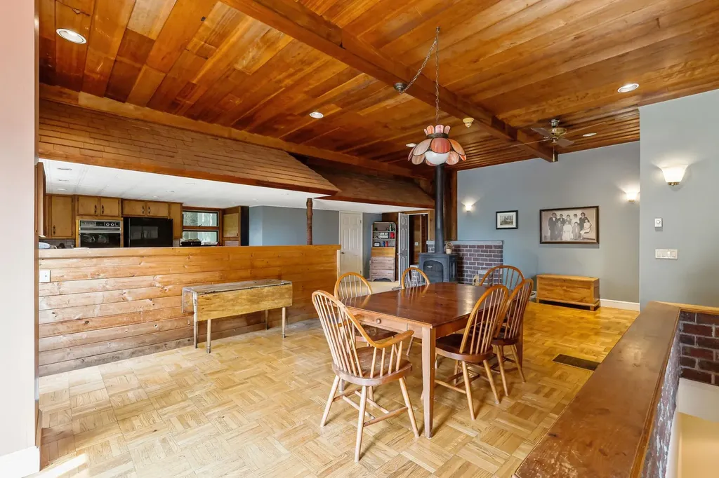 81 Top Deck Lane Newport Town VT 05857