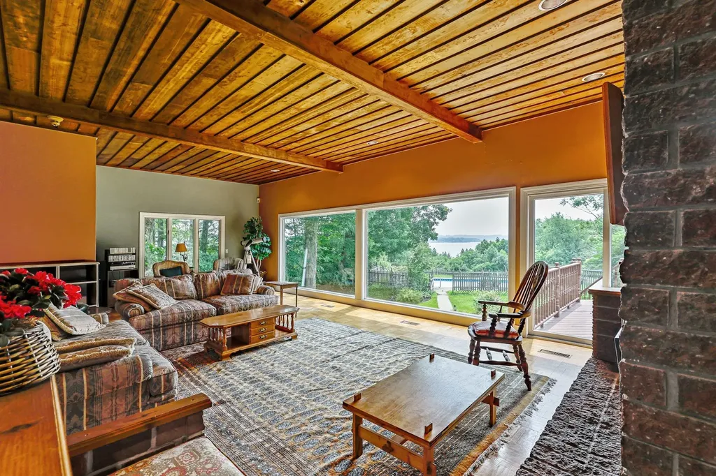 81 Top Deck Lane Newport Town VT 05857