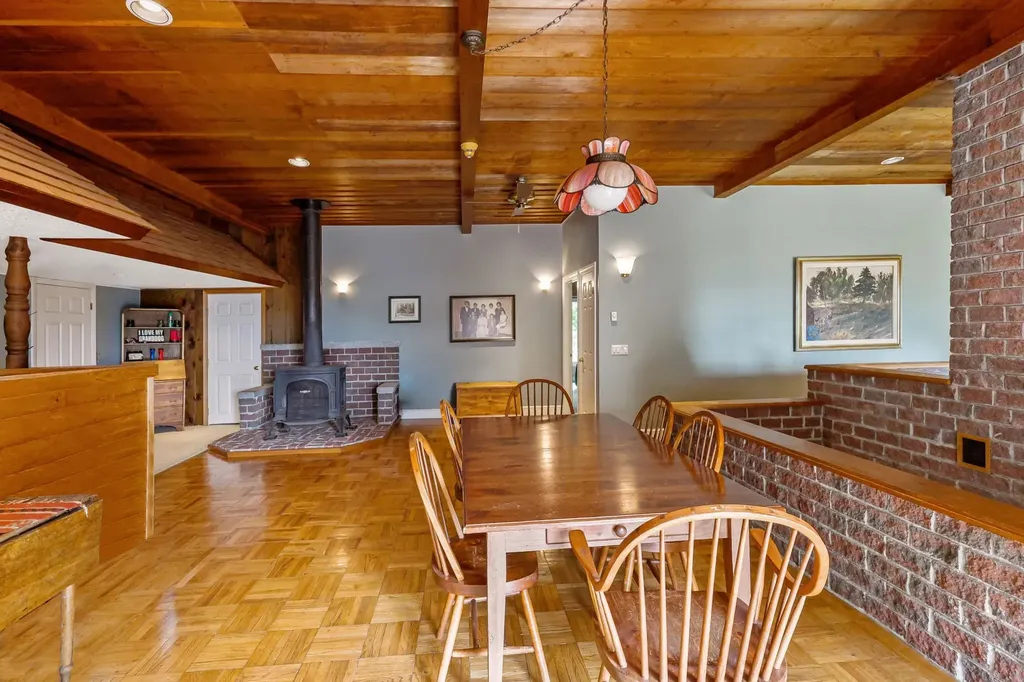 81 Top Deck Lane Newport Town VT 05857