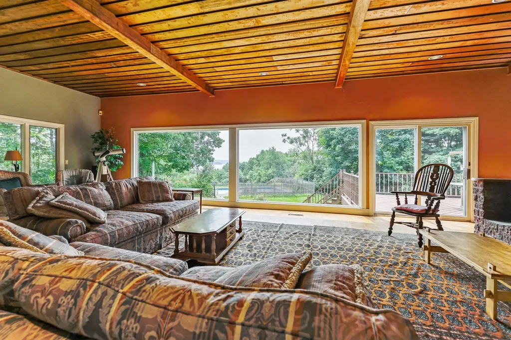 81 Top Deck Lane Newport Town VT 05857