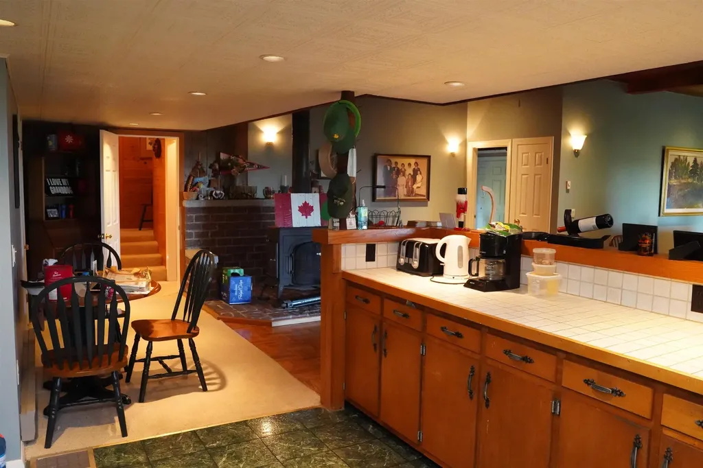 81 Top Deck Lane Newport Town VT 05857