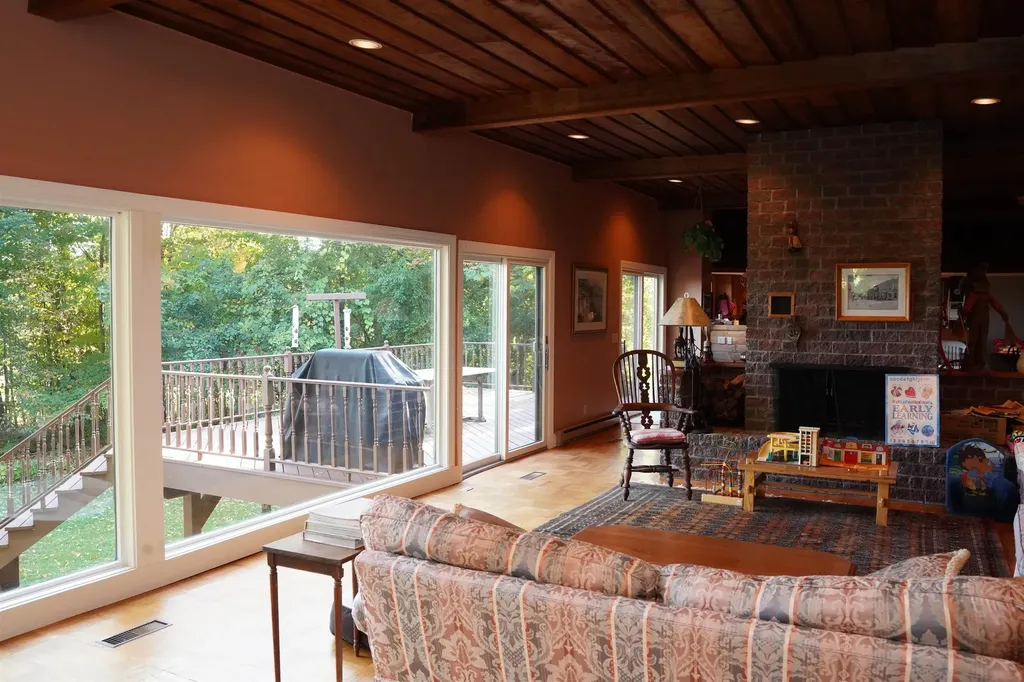 81 Top Deck Lane Newport Town VT 05857