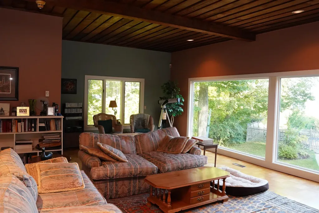 81 Top Deck Lane Newport Town VT 05857