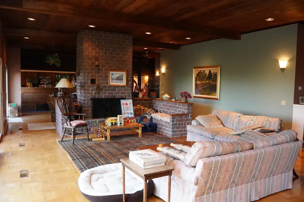 81 Top Deck Lane Newport Town VT 05857