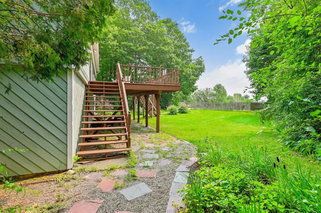 81 Top Deck Lane Newport Town VT 05857