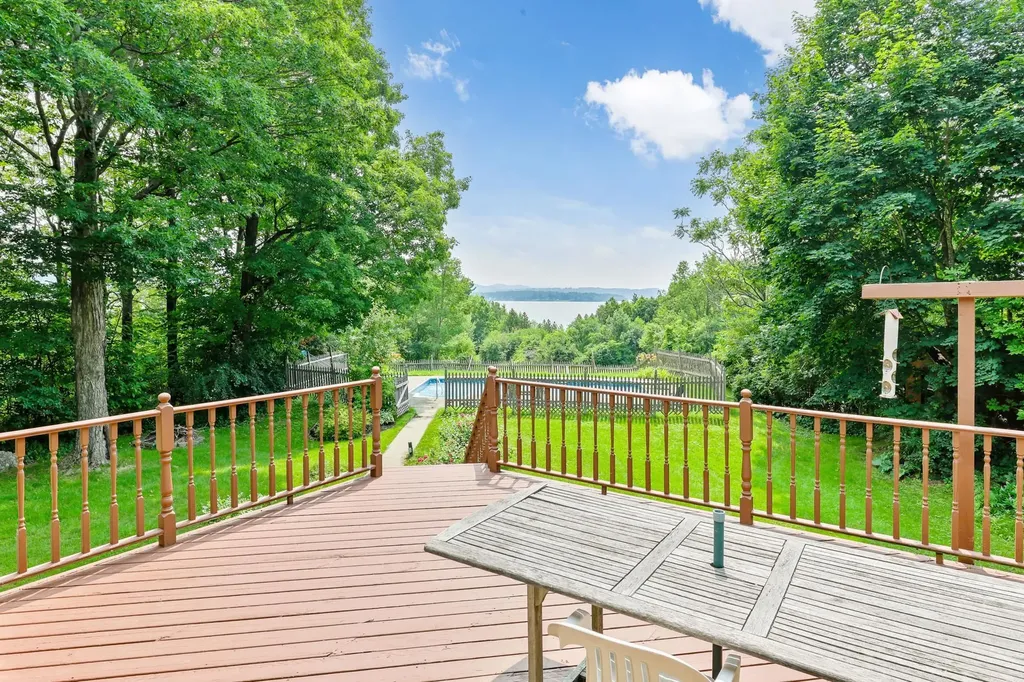 81 Top Deck Lane Newport Town VT 05857