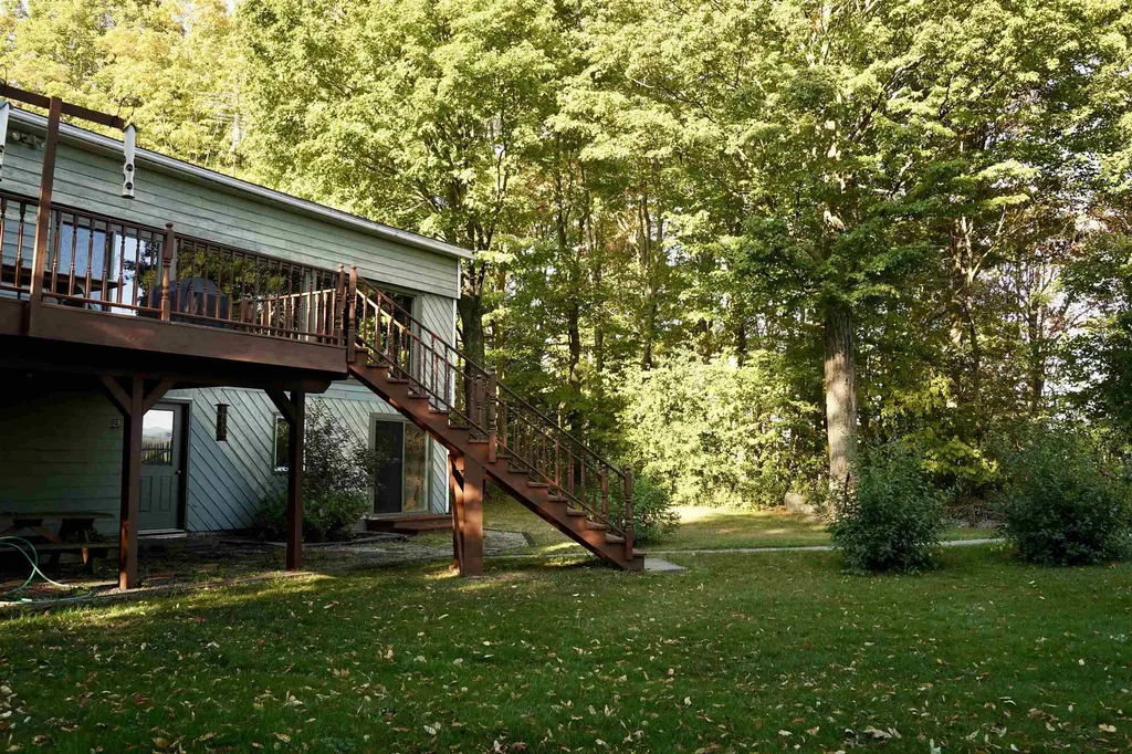 81 Top Deck Lane Newport Town VT 05857