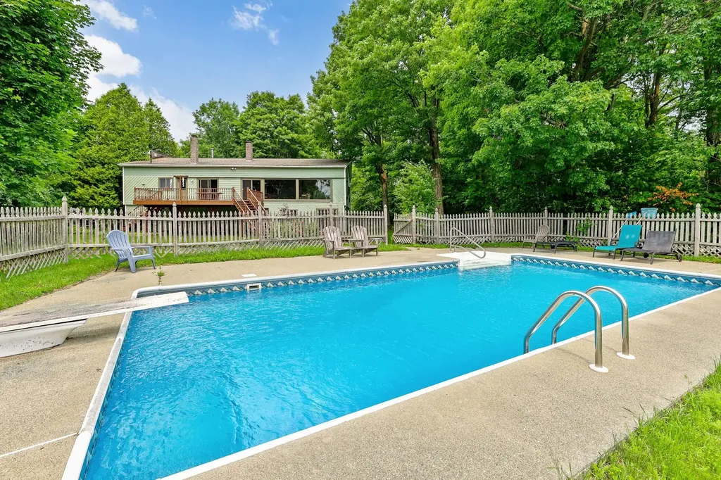 81 Top Deck Lane Newport Town VT 05857