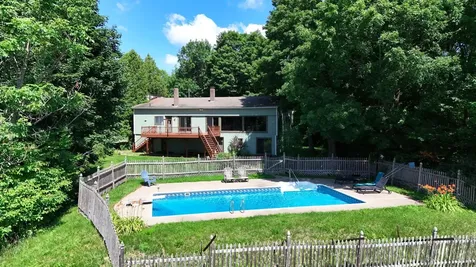 81 Top Deck Lane Newport Town VT 05857