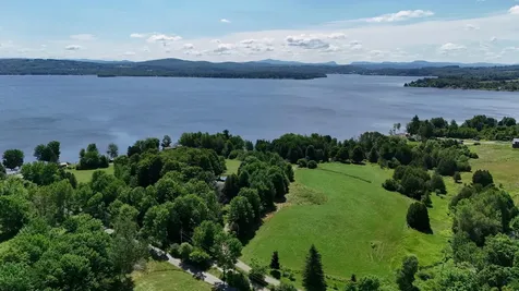 81 Top Deck Lane Newport Town VT 05857