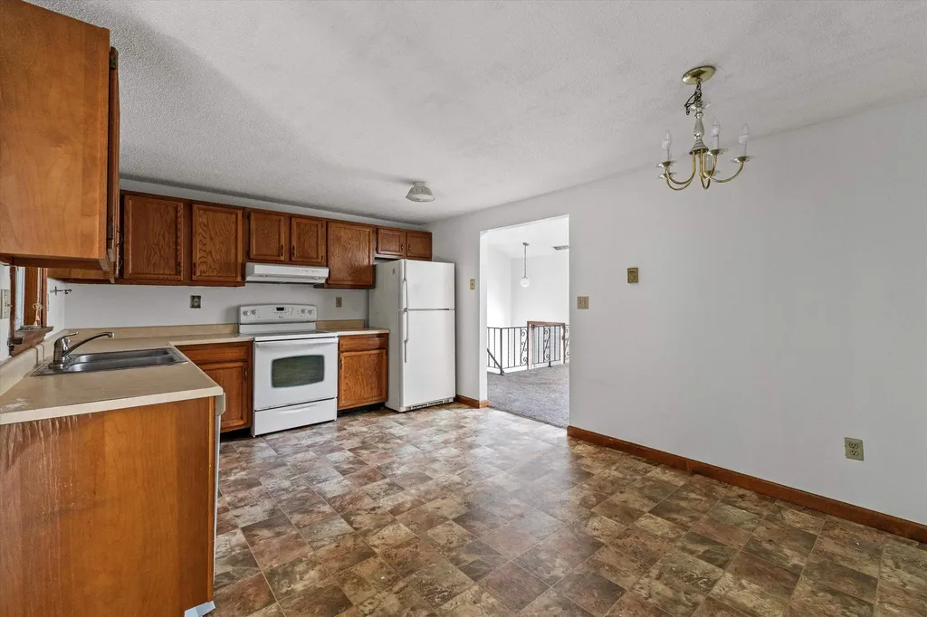 90L Derryfield Road Derry NH 03038