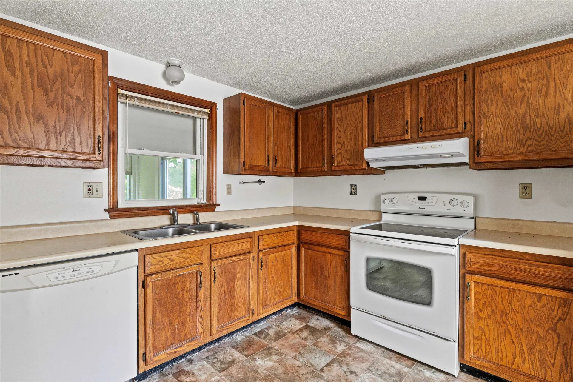 90L Derryfield Road Derry NH 03038