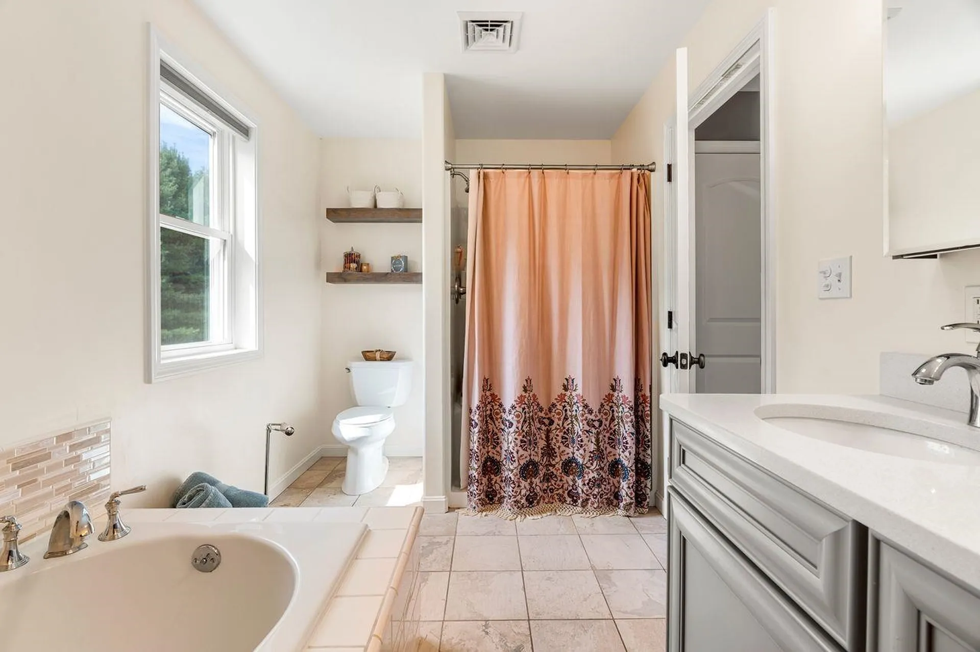 48 South Road East Kingston NH 03827