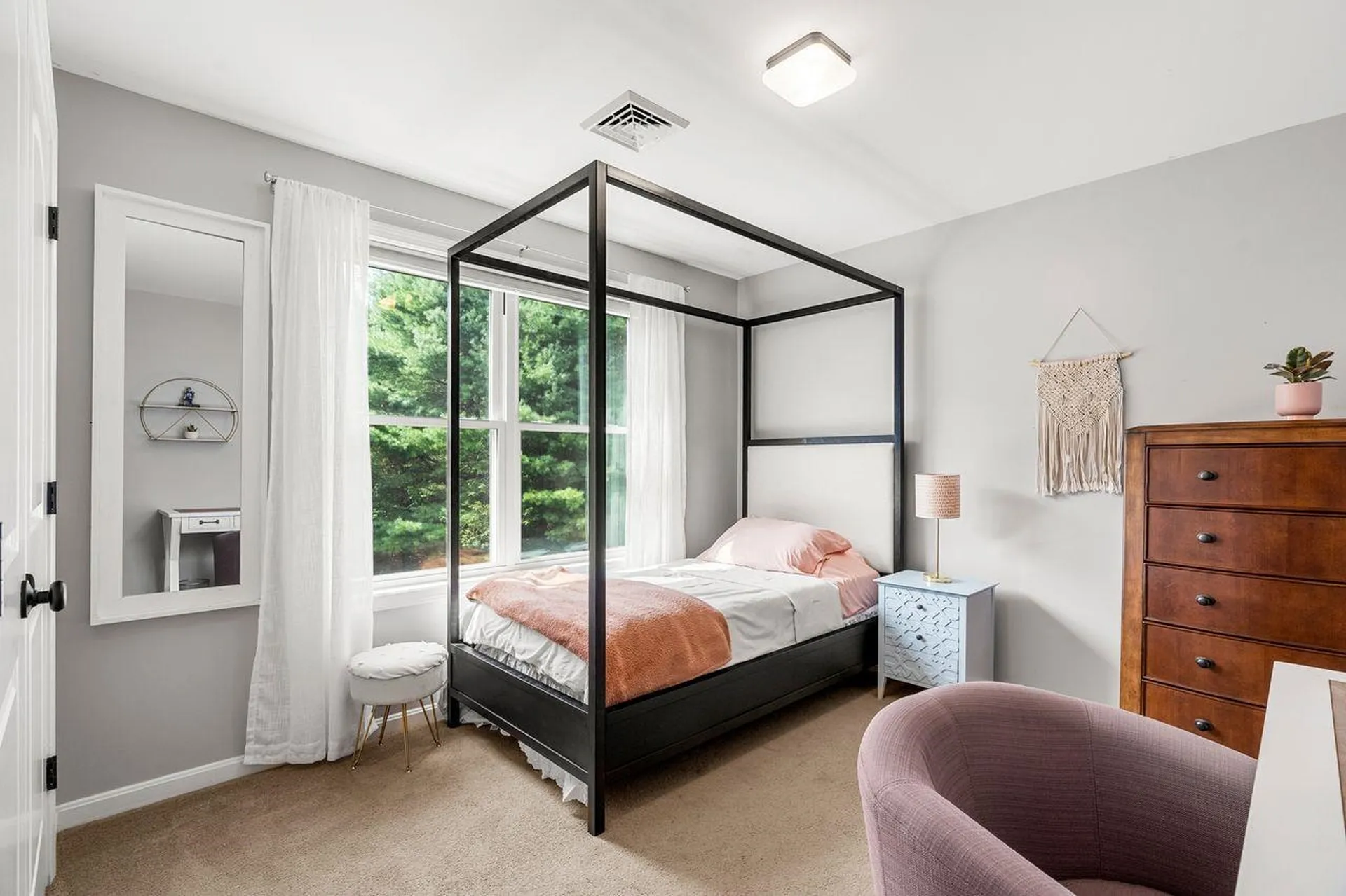 48 South Road East Kingston NH 03827