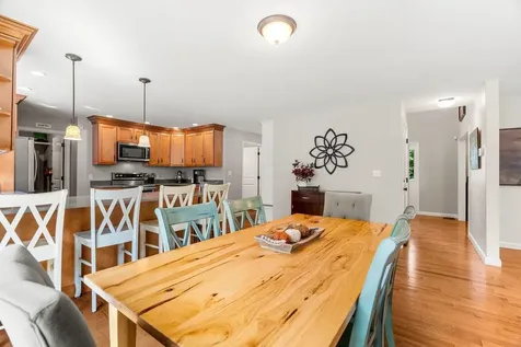 48 South Road East Kingston NH 03827