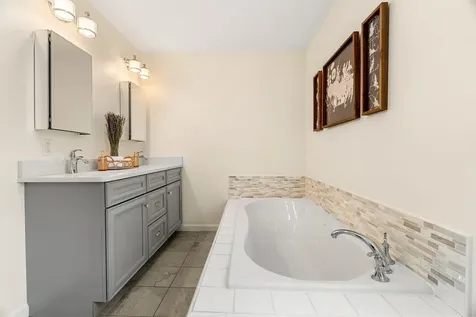 48 South Road East Kingston NH 03827