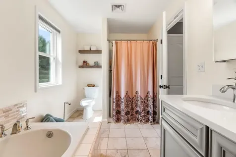 48 South Road East Kingston NH 03827