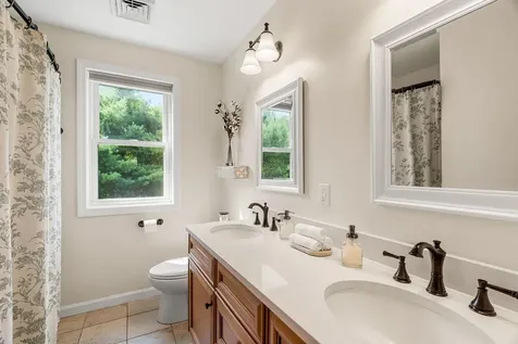 48 South Road East Kingston NH 03827