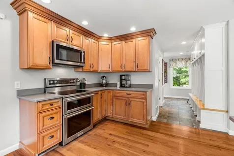 48 South Road East Kingston NH 03827