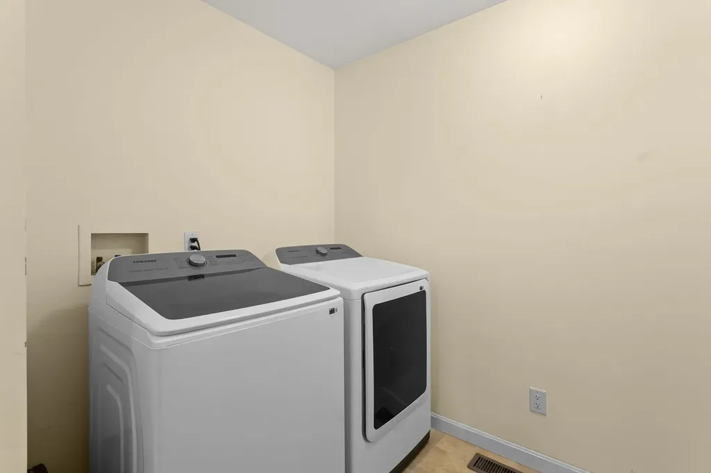 66 Staniels Road Chichester NH 03258