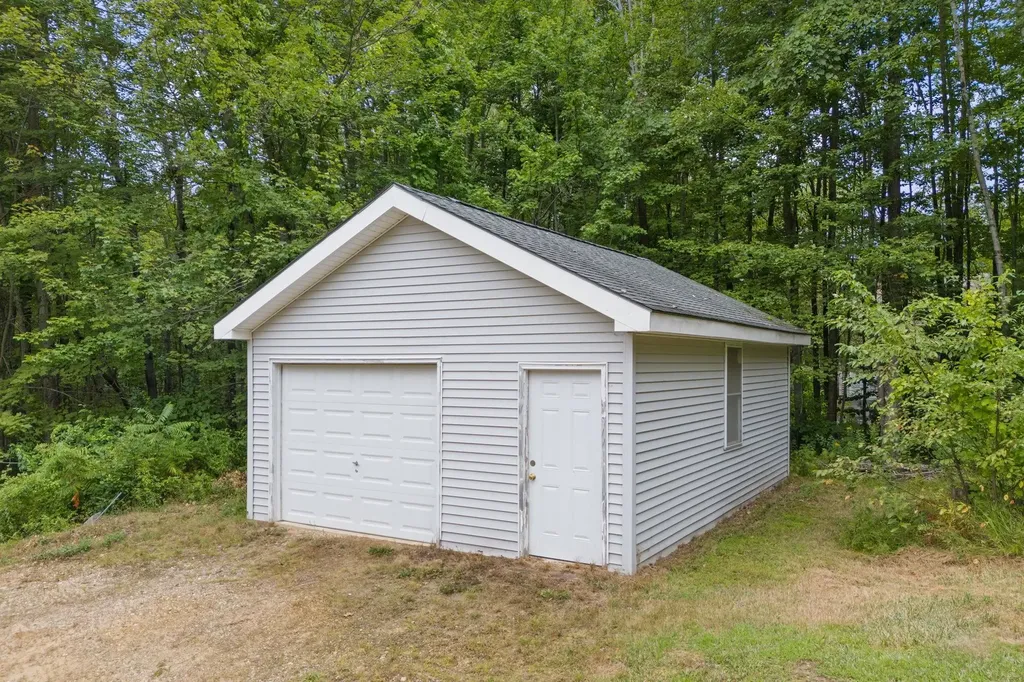 66 Staniels Road Chichester NH 03258