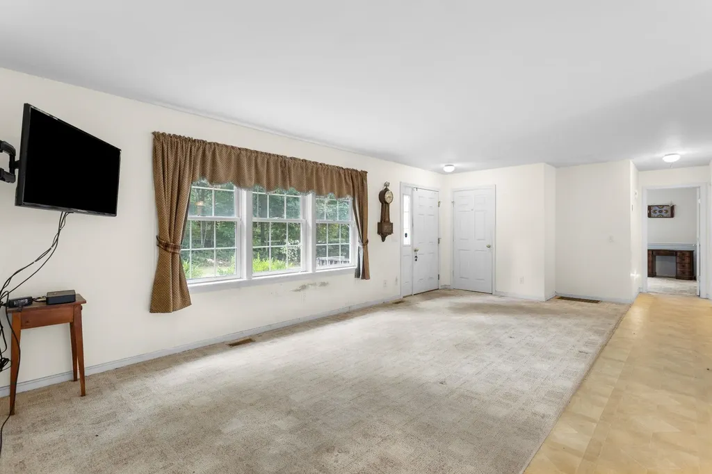 66 Staniels Road Chichester NH 03258