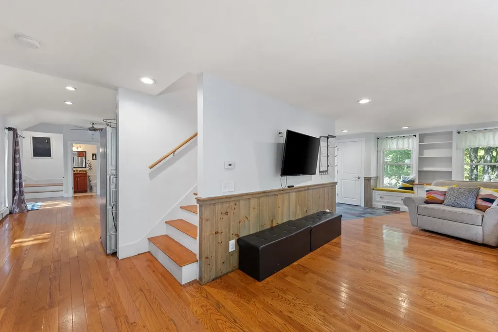 1033 Daniel Webster Highway Woodstock NH 03262