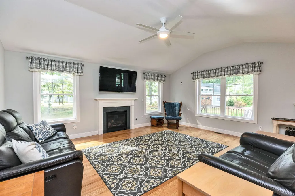 5 Horizon Drive Litchfield NH 03052