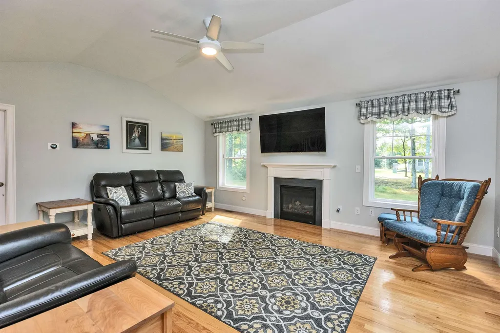 5 Horizon Drive Litchfield NH 03052