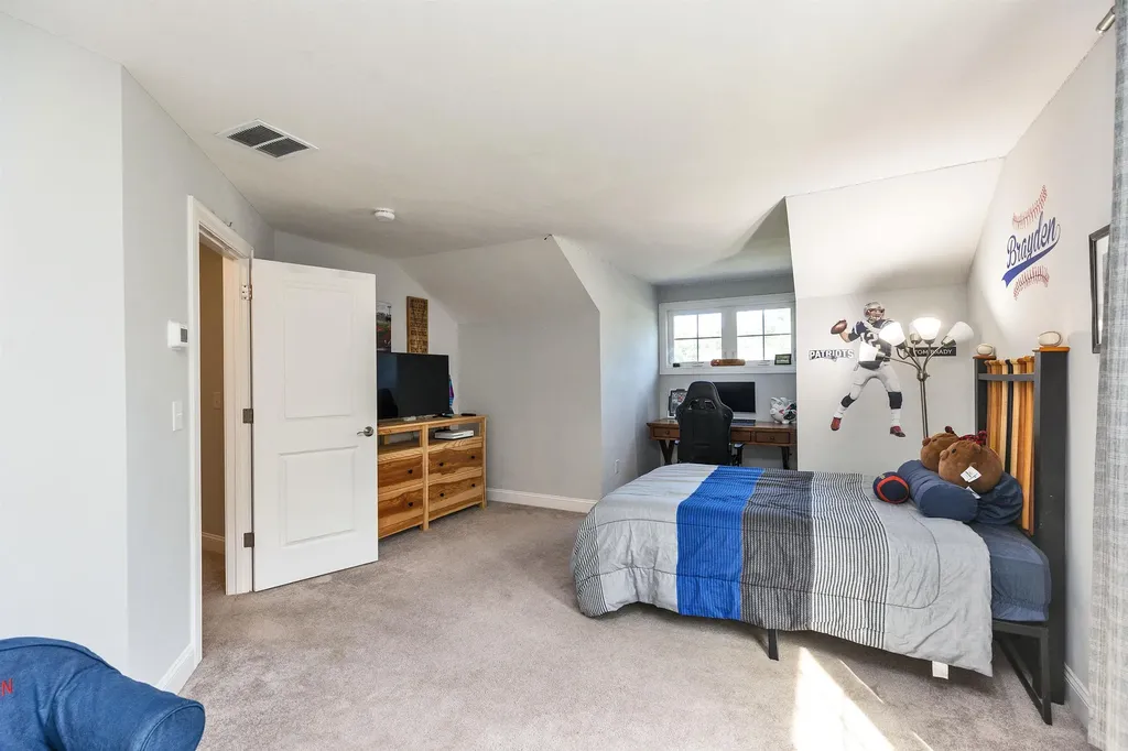 5 Horizon Drive Litchfield NH 03052