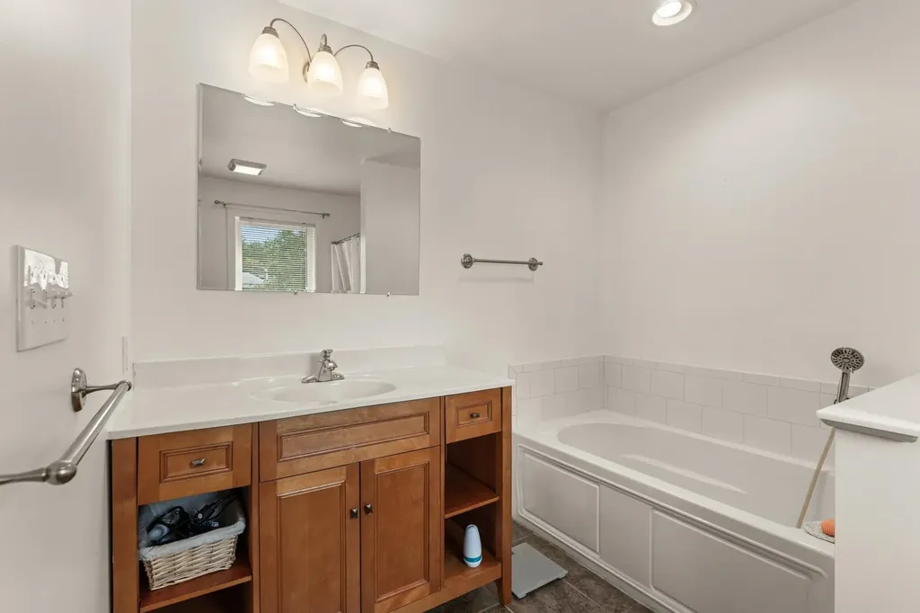 4 Dismukes Street Kittery ME 03904