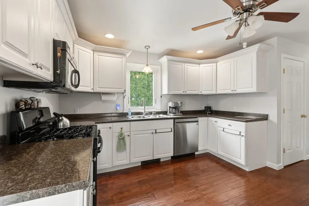 4 Dismukes Street Kittery ME 03904