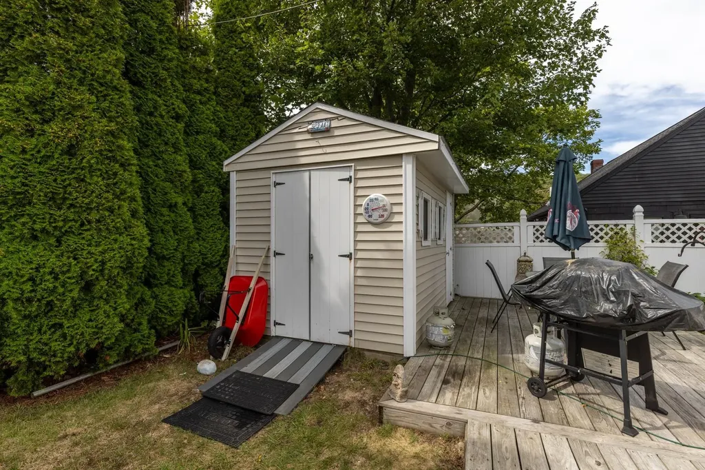 4 Dismukes Street Kittery ME 03904