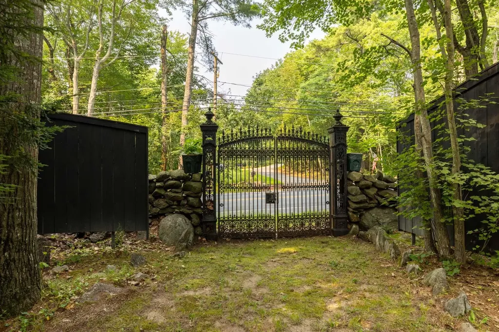 4 Elm Hill Road Peterborough NH 03458