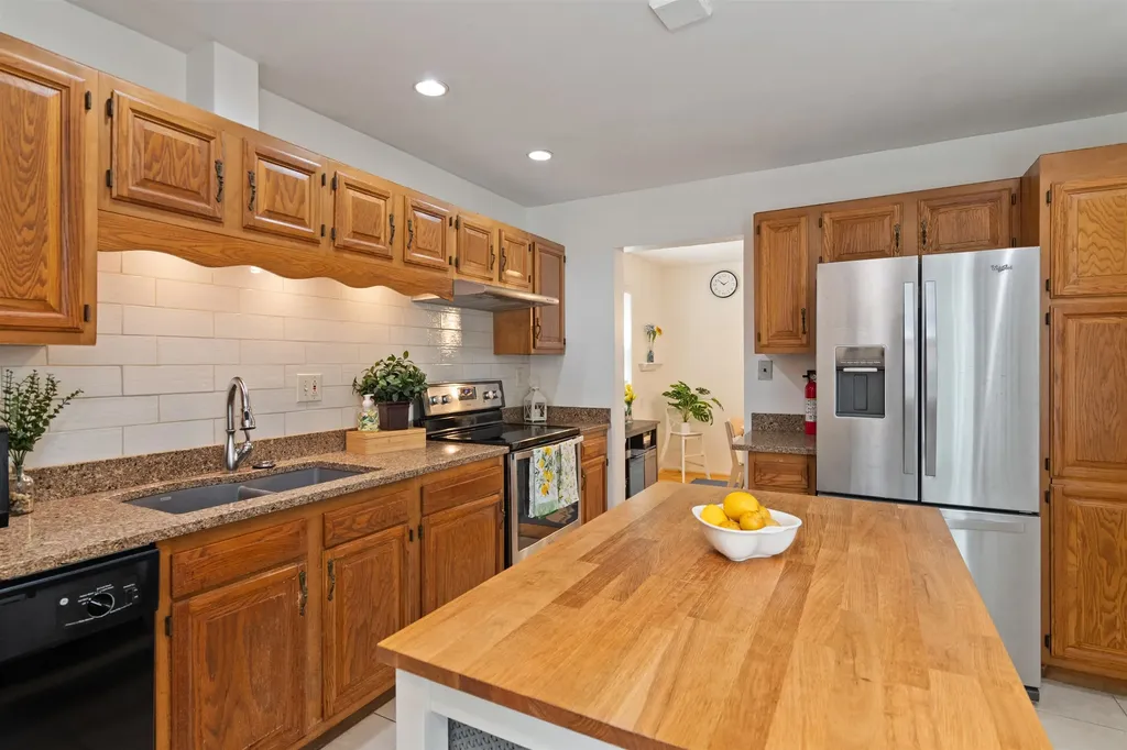 22 Chelsea Circle South Burlington VT 05403-7260