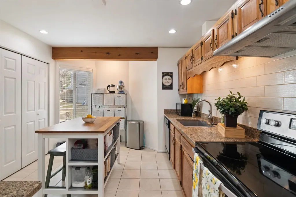 22 Chelsea Circle South Burlington VT 05403-7260